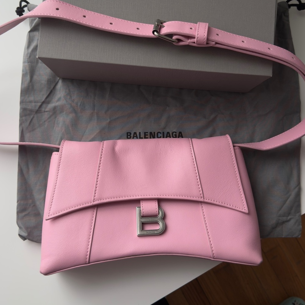 BALENCIAGA
Downtown leather crossbody bag